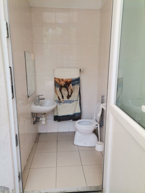 Felújítandó mosdóhelyiség