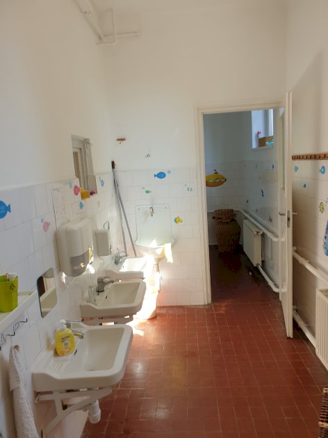 Felújítandó mosdóhelyiség