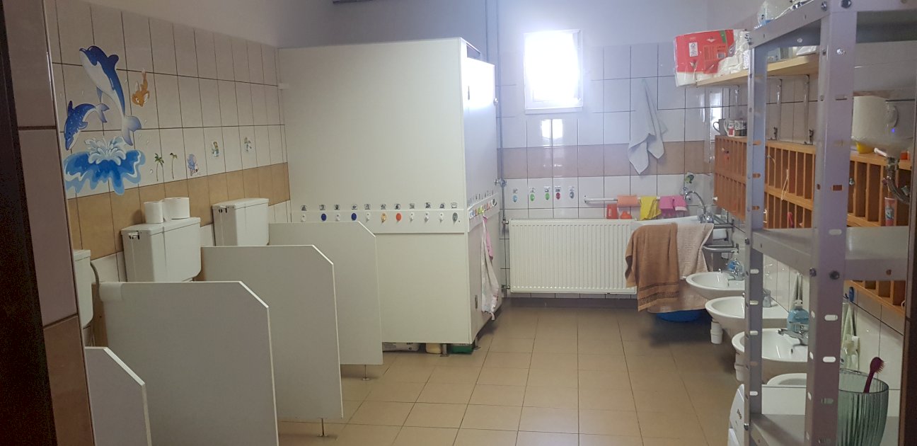 Felújítandó mosdóhelyiség