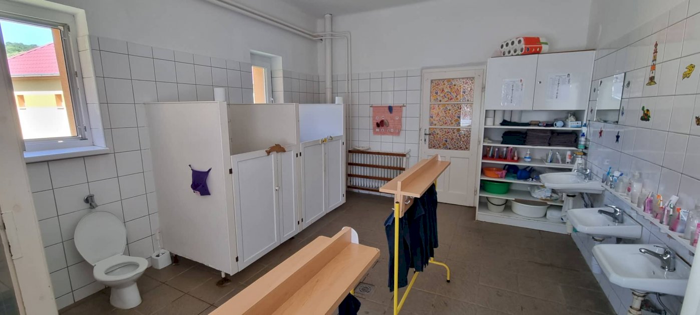 Felújítandó mosdóhelyiség