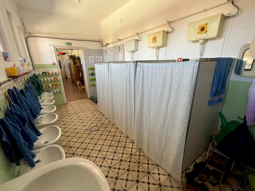 Felújítandó mosdóhelyiség