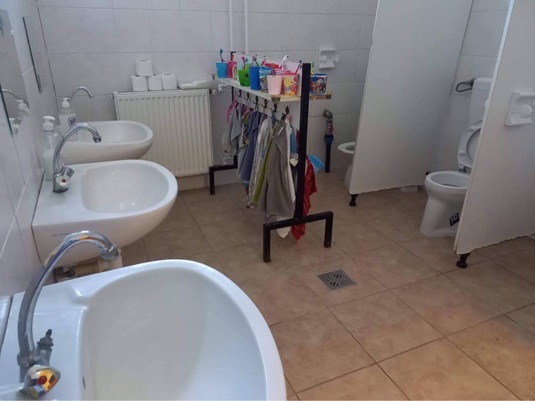 Felújítandó mosdóhelyiség