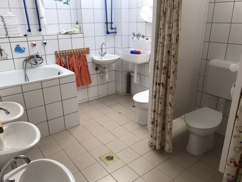 Felújítandó mosdóhelyiség