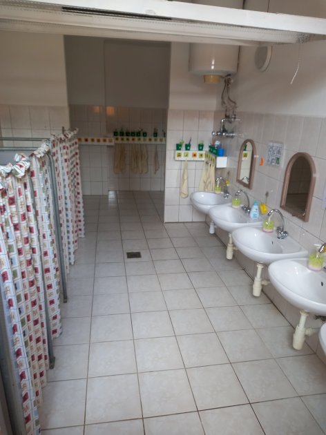 Felújítandó mosdóhelyiség