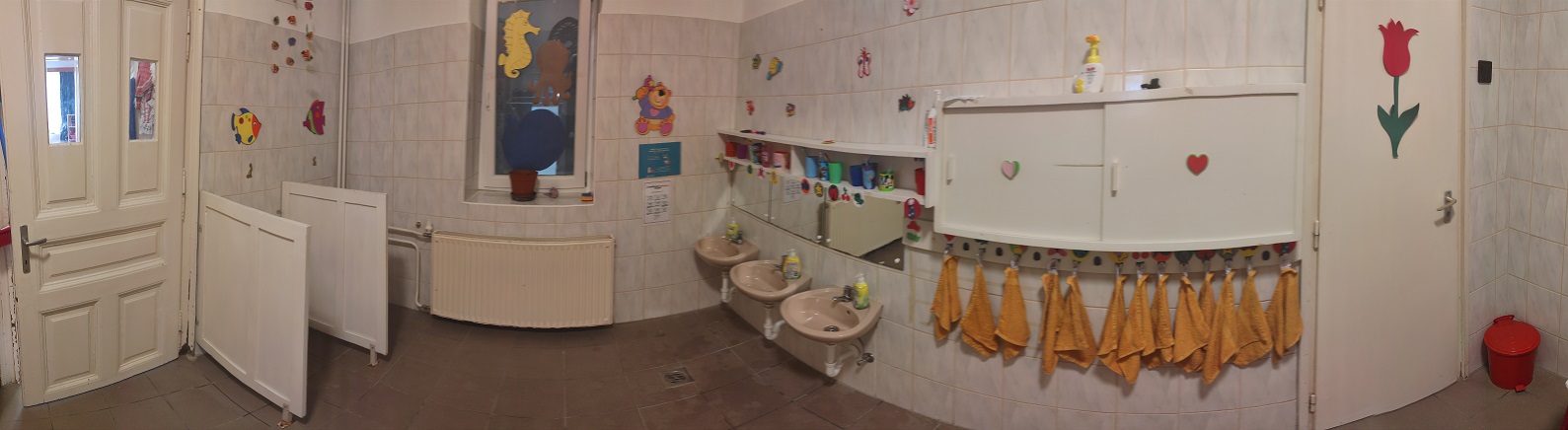 Felújítandó mosdóhelyiség