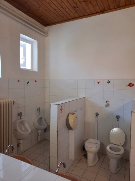 Felújítandó mosdóhelyiség